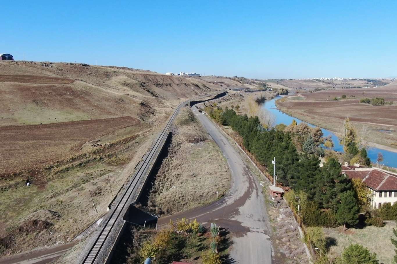 Diyarbakır Büyükşehir Belediyesi eski Mardin Yolu'nda yenileme çalışmalarına başlıyor